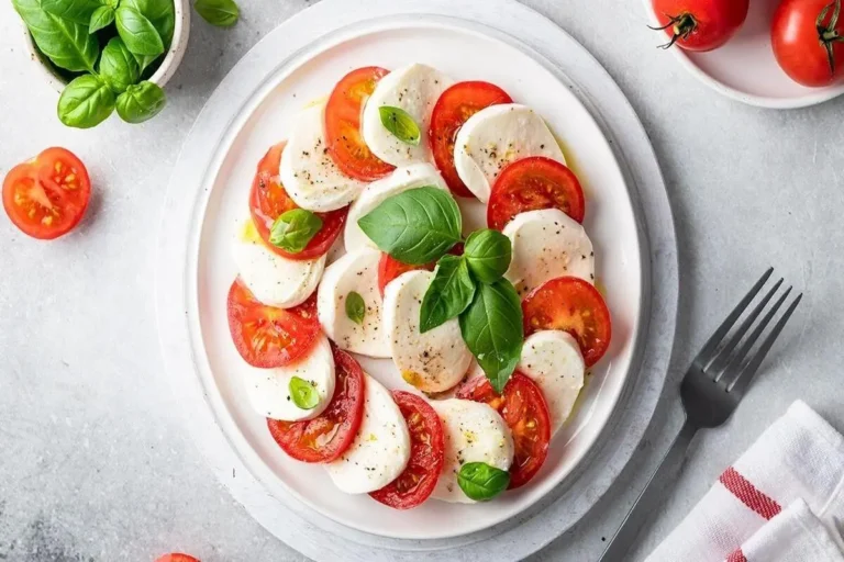 Receita de Salada Caprese com Tomates secos e Rúcula