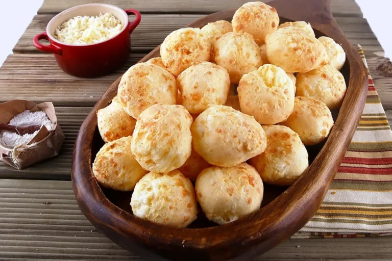 Receita tradicional do pão de queijo de padaria