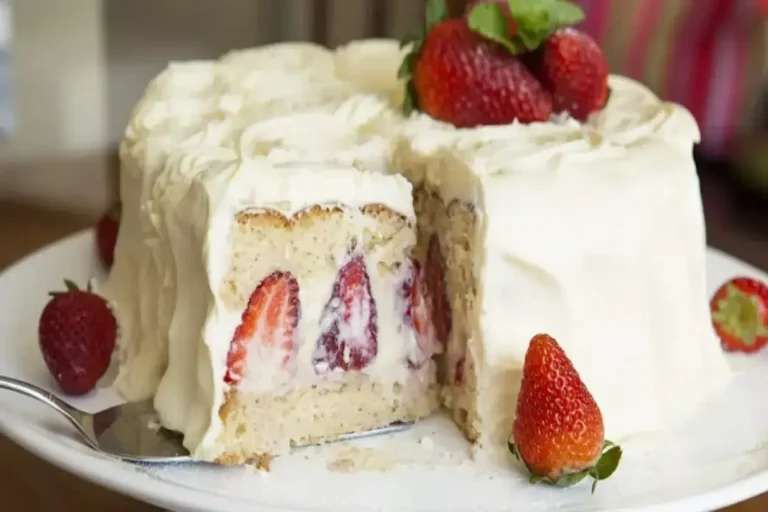 Receita de Bolo de morango com chantilly