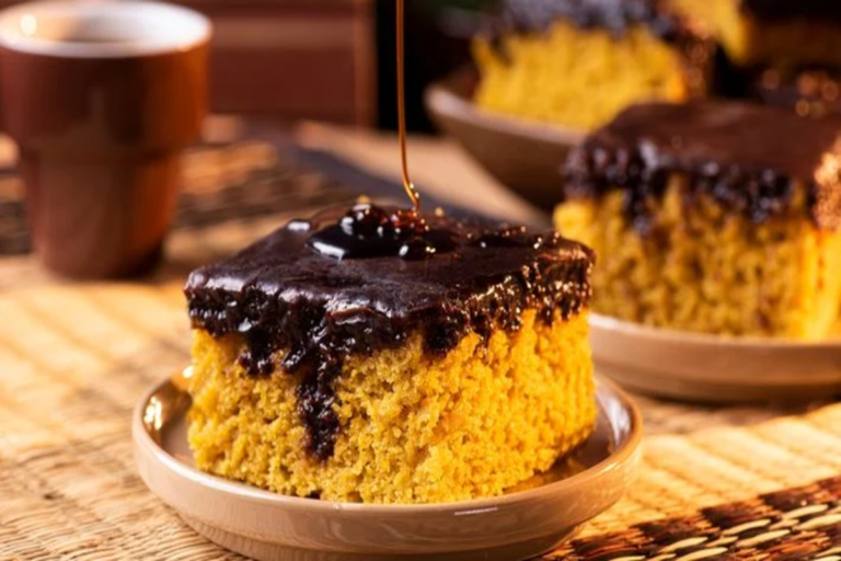 Receita de Bolo de cenoura com cobertura de chocolate