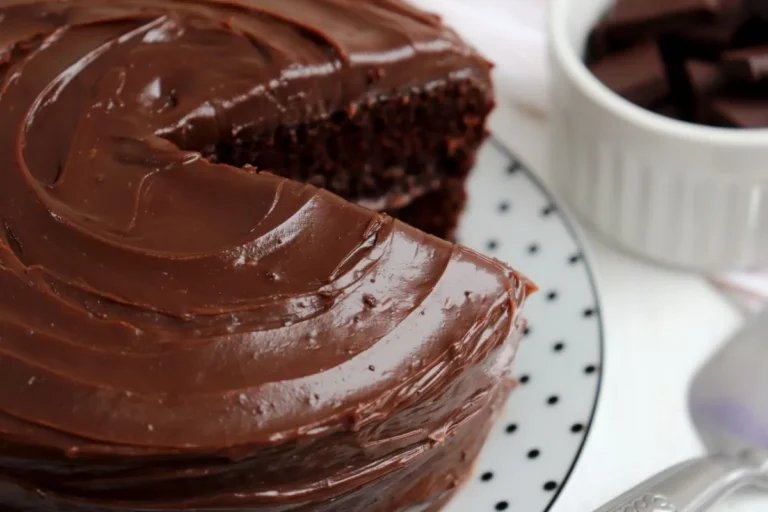 Receita de Bolo de chocolate com cobertura de ganache