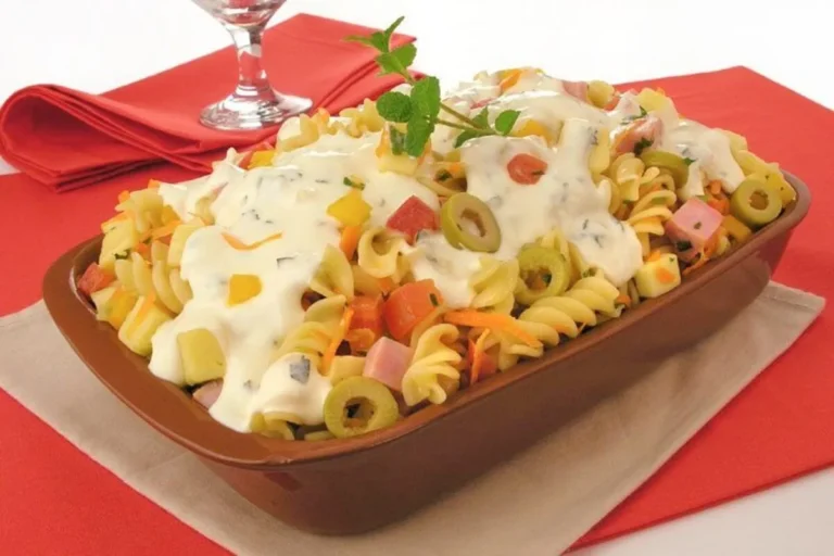 Receita de Salada de macarrão com legumes e molho de iogurte