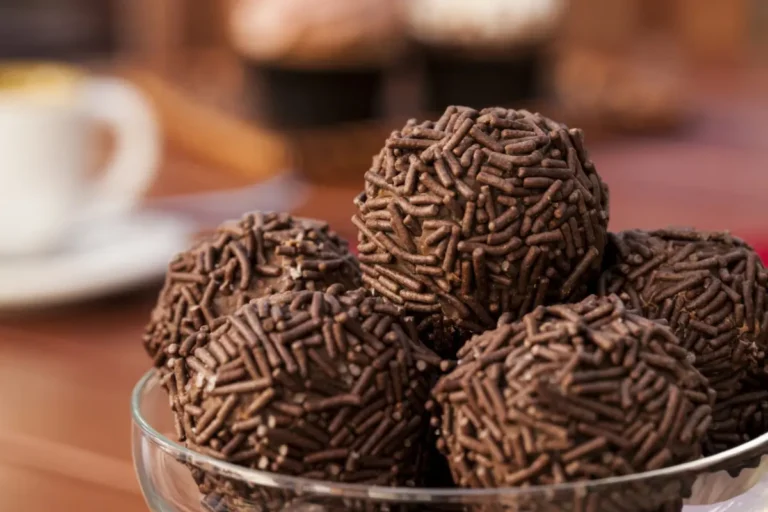 Brigadeiro de Whey: Uma Deliciosa Opção Fitness para Saciar a Vontade de Doce