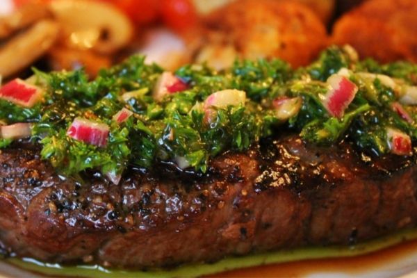 5 Motivos para Experimentar Bife Grelhado com Chimichurri