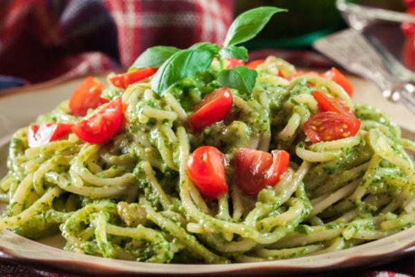 5 Variações Incríveis de Macarrão com Pesto de Manjericão que Você Vai Adorar