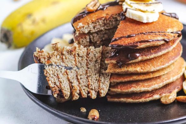 Panqueca de Manteiga de Amendoim com Banana: Um Café da Manhã de Energia