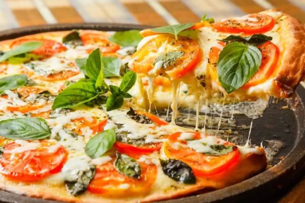 4 Passos para Preparar uma Pizza Margherita Caseira que Vai Encantar Seu Paladar