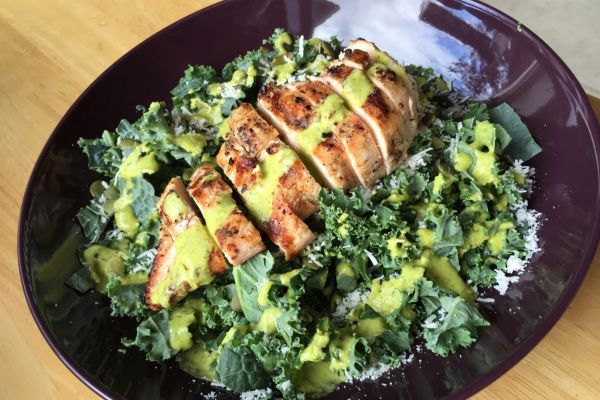 Salada de Couve Kale com Molho de Mostarda