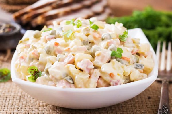 5 Passos para Preparar uma Deliciosa Salada de Frango com Maionese Caseira