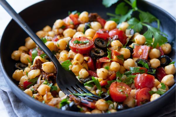 Salada de Grão-de-Bico: Uma Opção Nutritiva e Saborosa