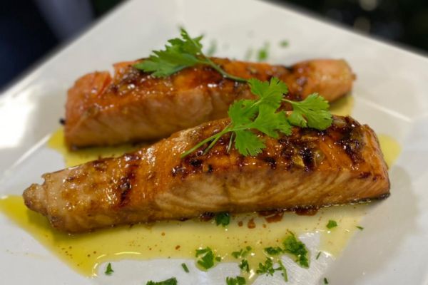 5 Receitas Deliciosas de Salmão com Molho de Manteiga de Alho para Deixar Seu Paladar Zumbindo de Felicidade