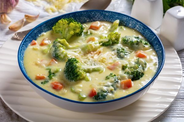 Sopa de Brócolis e Queijo