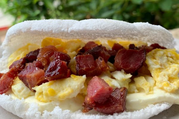 5 Passos para uma Tapioca de Bacon com Ovos Irresistível