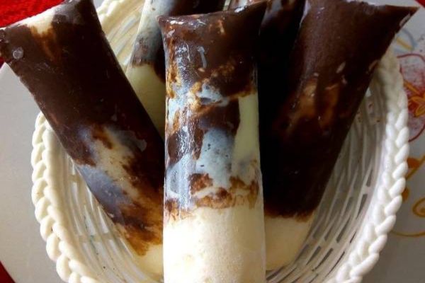 Geladinho Gourmet de Coco com Chocolate: A Sobremesa Perfeita para Refrescar seu Verão