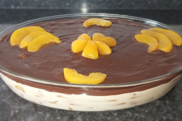 5 Razões para se Deliciar com Pavê de Chocolate com Pêssego: Uma Harmonia de Sabores em 5 Camadas