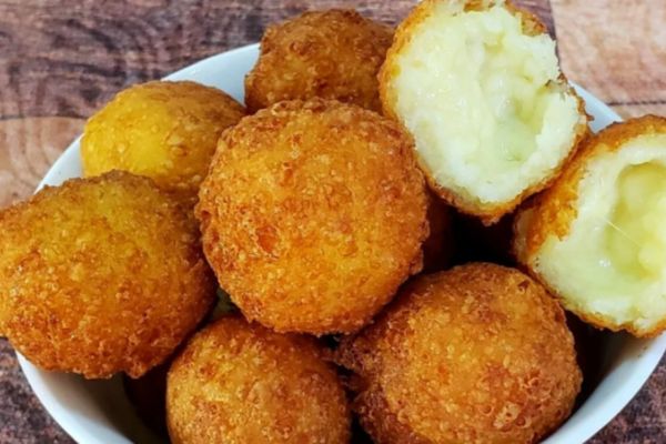 5 Passos para o Delicioso Bolinho de Queijo com Maizena