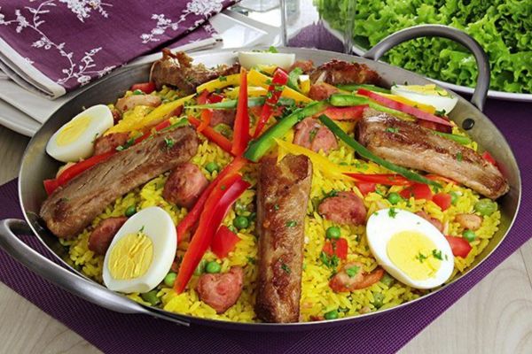 5 Passos para uma Experiência Saborosa: Paella Caipira, a Tradição que Encanta