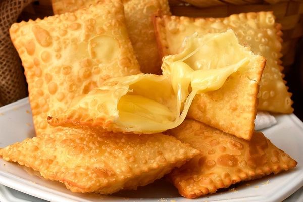 5 Passos para Preparar Deliciosos Pastelzinhos de Queijo e Surpreender seu Paladar