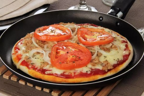 5 Passos para a Pizza de Frigideira com Massa Caseira que vai Transformar sua Noite