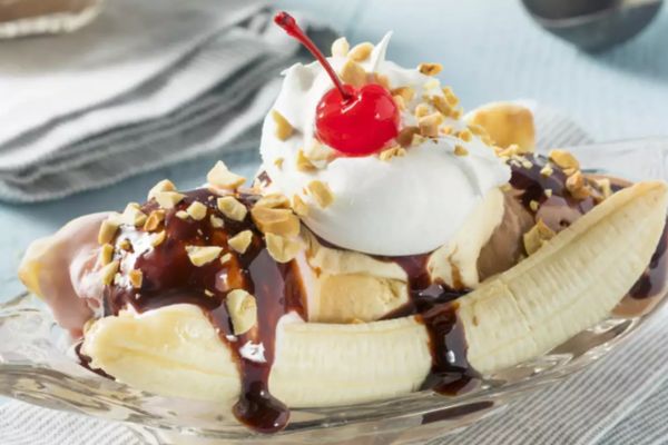 5 Razões para Se Deliciar com um Banana Split Incrível