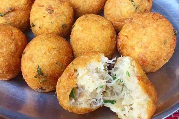 5 Bolinhos de Batata Recheados com Bacalhau: Uma Delícia de Sabores