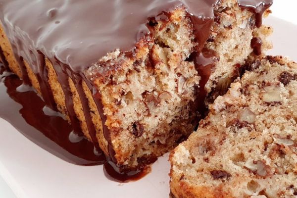 Desfrute do Sabor Irresistível: 5 Passos para o Perfeito Bolo de Banana com Chocolate e Nozes