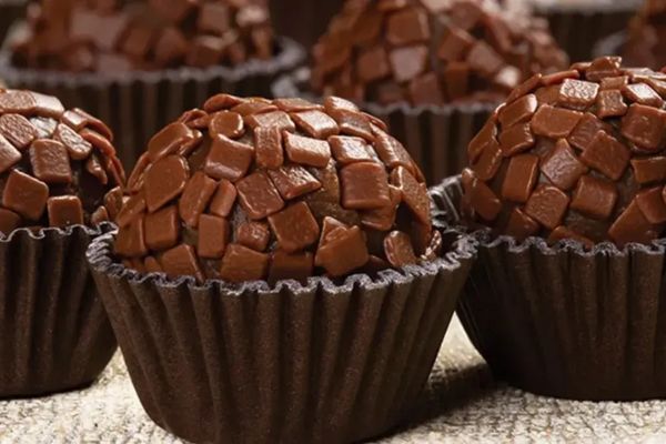 5 Passos para o Delicioso Brigadeiro Gourmet Caseiro: Uma Jornada de Sabor Numerada