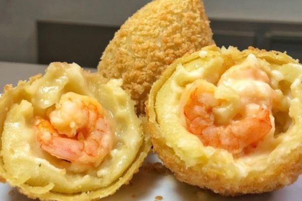 5 Passos para a Deliciosa Coxinha de Camarão com Catupiry: Uma Sinfonia de Sabores Marinhos