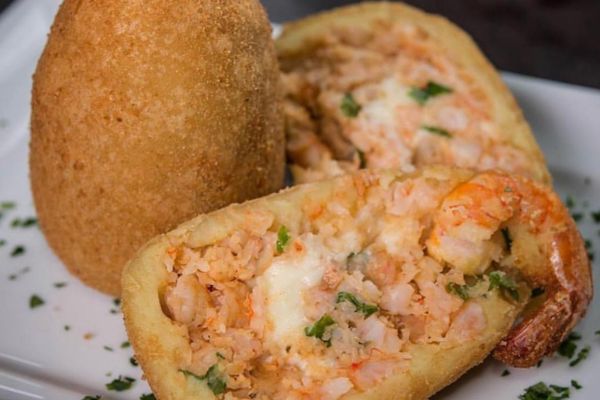 5 Razões para se Apaixonar por Coxinha de Camarão: Uma Explosão de Sabores do Mar