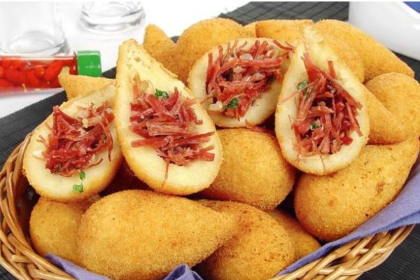 5 Passos para a Perfeição: Coxinha de Mandioca com Carne Seca