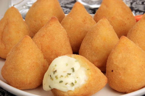 5 Passos para a Deliciosa Coxinha de Queijo Minas