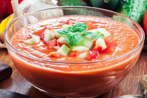 Refresque-se com Gaspacho: A Receita de Verão que Encanta Paladares