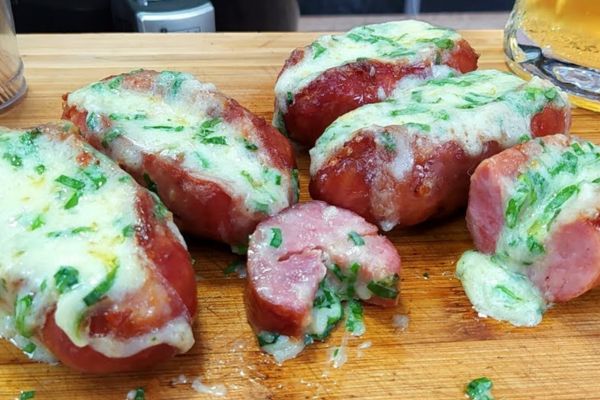 5 Razões para Se Deliciar com Linguiça Recheada com Creme de Alho: Uma Experiência Inesquecível