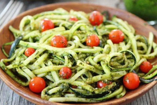 5 Razões para se Apaixonar pelo Macarrão ao Pesto com Tomate Cereja: Uma Explosão de Sabores no Paladar