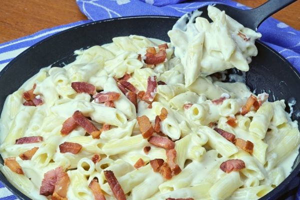 5 Passos para um Macarrão com Queijo e Bacon Irresistível