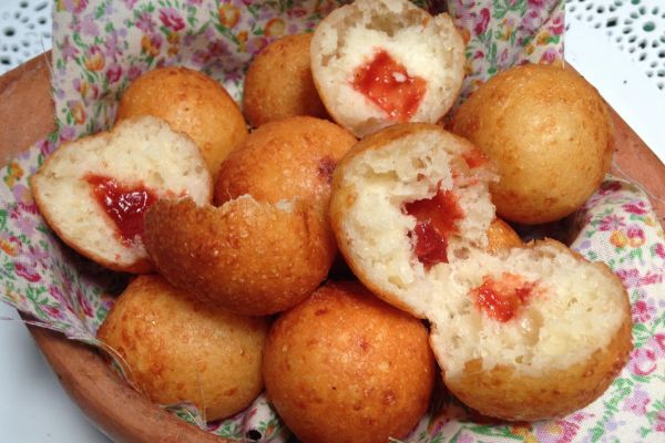 5 Passos para Deliciosos Mini Bolinhos com Recheio de Goiabada