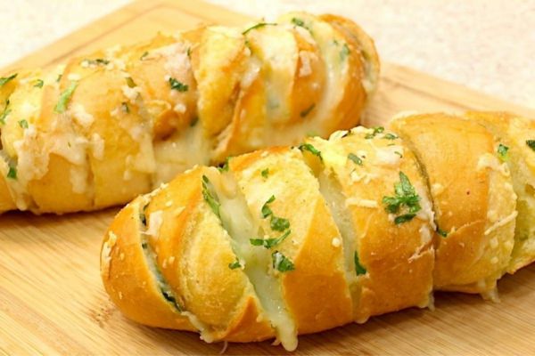 5 Receitas Incríveis de Pão de Alho Caseiro para Transformar seu Churrasco