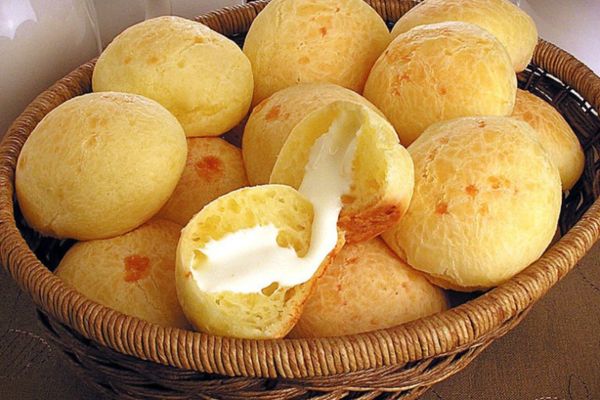 5 Passos para um Pão de Queijo Recheado com Catupiry Inesquecível