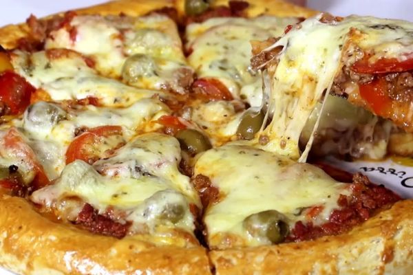 5 Passos para Preparar uma Incrível Pizza ao Molho Bolonhesa que Você Não Pode Perder