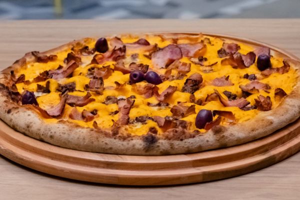 5 Passos para Dominar a Pizza Cheddar: Uma Explosão de Sabor em Cada Mordida