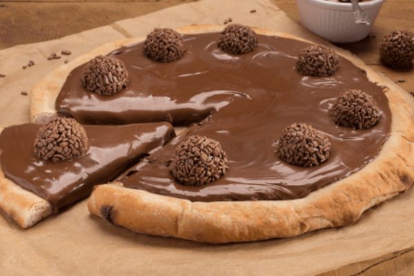 5 Passos para Criar a Pizza dos Deuses: Pizza com Brigadeiro