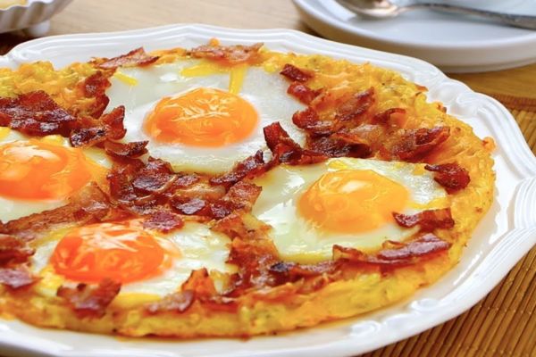 5 Passos para a Pizza de Bacon com Ovos: Uma Explosão Matinal de Sabores!