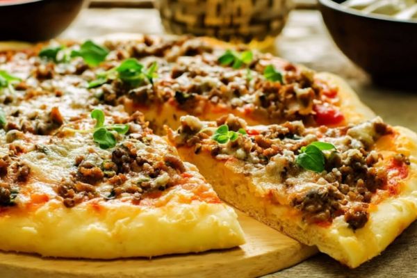 5 Passos para uma Deliciosa Pizza de Carne Moída que Você Precisa Experimentar