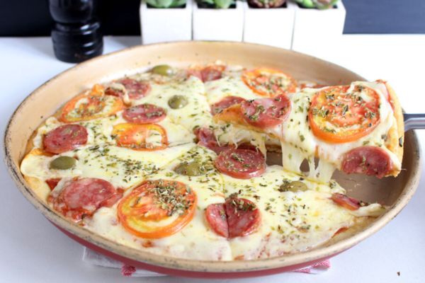 Pizza de Frigideira Low Carb com Tapioca