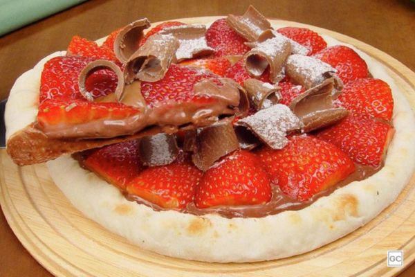 5 Passos para a Deliciosa Pizza de Morango Trufada: Uma Experiência Única!