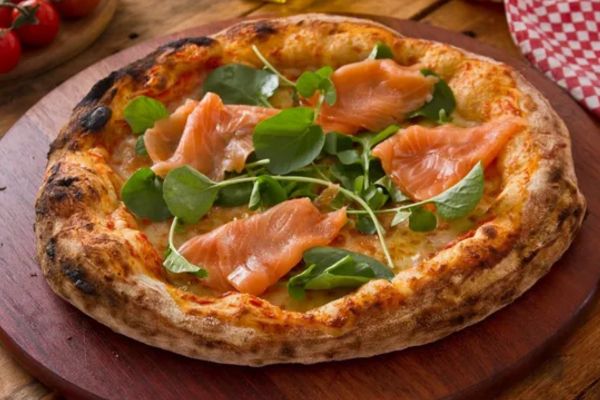 5 Passos para a Pizza de Salmão Defumado que Vai Surpreender Seu Paladar