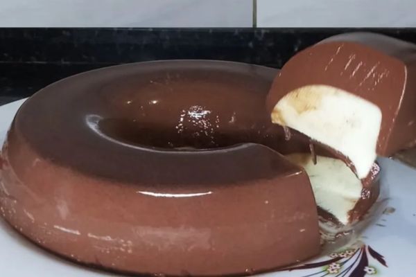 5 Passos para Criar um Pudim de Leite Ninho com Calda de Chocolate Divinamente Irresistível