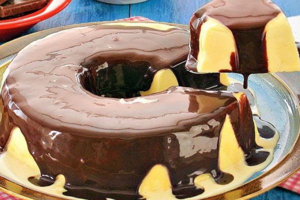 5 Receitas de Pudim Gelado com Calda de Chocolate para Transformar Seu Momento Doce