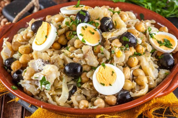 5 Razões para Experimentar a Deliciosa Salada de Grão de Bico com Bacalhau