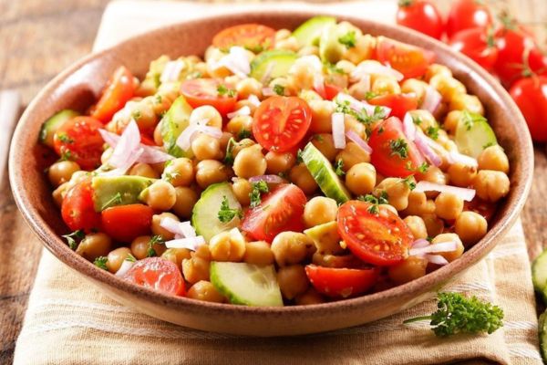 5 Razões para Amar a Salada de Grão de Bico com Tomate